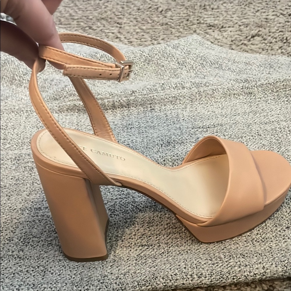 Vince Camino Tan platform Block Heels - Picture 6 of 6
